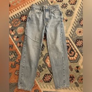 Zara Jeans size 2. 100% cotton. Straight let.